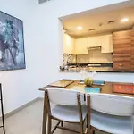1 Bedroom Spacious Canal View In Marina