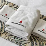 Stonetree - Newly Furnished - Near Metro