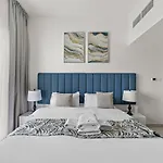Stonetree - Newly Furnished - Near Metro