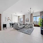 Amazing Marina View Luxury Apartment