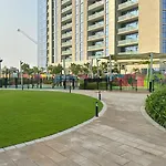 Livbnb - 2B With Maid\'S Room Overlooking Sheikh Zayed Road