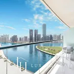 Lux The Bays Edge Canal View Suite