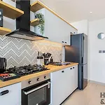 Serene 1Br Getaway In Collective