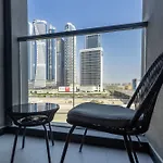 Waves - Elegant Studio Retreat In Dubai Business Bay