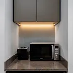 Waves - Elegant Studio Retreat In Dubai Business Bay