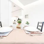 Stunning & Spacious Studio Balcony & View Dubai