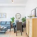 Captivating 1Br At Dec Towers Dubai Marina By Deluxe Holiday Homes