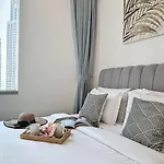 Fam Living - Spacious 3-Bedroom Apartment In Creek Gate With Stunning Views