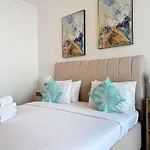 Fam Living - Spacious 3-Bedroom Apartment In Creek Gate With Stunning Views