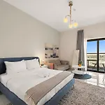 Stylish Apt With A Gym, Pool, Bbq Area, Badminton Court
