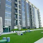 Stunning 1Br Apartment In Golfville Block A, Dubai Hills By Deluxe Holiday Homes