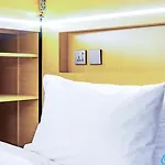 Sunset Beach Oasis - Private & Shared Rooms