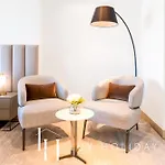 Lux The Jw Marina Studio 2