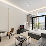 Charming Studio With Pool & Gym