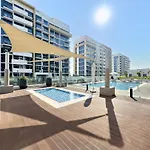 Charming Studio With Pool & Gym