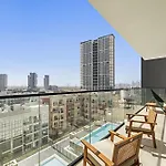 Vayk - Modern 2 Bd Apartment