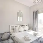 Cozy Studio Escape In Dubai Marina