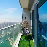 Luxurious Apartment With Panoramic Views At Dubai Marina