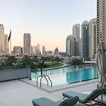 Luxury Home With City Views Near Dubai Mall 196Gr-1
