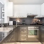 Captivating 1Bedroom Apartment For 2 In Dubai Marina