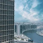 Luxury 1-Br With Lake View In Business Bay