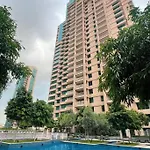 Luxurious 1-Bed, 2-Bath With Burj Khalifa Views