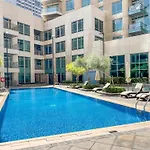 2Br Apart In Heart Of Downtown Dubai With Pool & Gym
