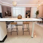 Modern 2-Bed In The Heart Of Dubai Marina