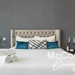 Scenic City View 1Br With Balcony