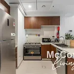 Scenic City View 1Br With Balcony