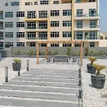 High Floor Studio With All Amenities And Parking