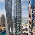 Lux The Marina Gate Sea View Suite