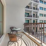 Waves - Comfortable 1Br Getaway In Jvc With Park Views