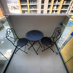 Lavish Studio 10 Min Downtown