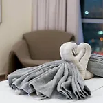 First Class 1Br Captivating City Views