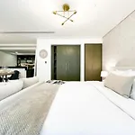 Dreamy Downtown Studio W Boulevard Access