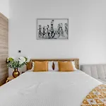 Knokey Dubai Marina Comfortable Apartments With Pool And Gym