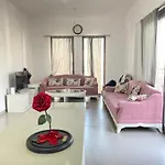 Lovely Calm 3Br Apt Easy Accessibility To Central Dubai With Huge Balcony And Pool View Town Square