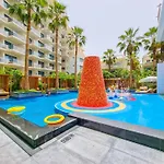 Luxury 3Bdr Apartment, Pool & Beach Access
