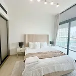Luxury Apartment, Prime Location New And Stylish
