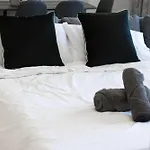 Luxury 2Br Burj View & Jacuzzi