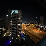 Large Studio Attached To Metro - Dubai Marina Diamond3