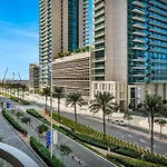 Chic 1 Bedroom On Private Beach In Dubai Harbour