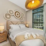 Chic 1 Bedroom On Private Beach In Dubai Harbour