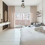 Chic Urban Studio - Discovery Gardens