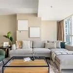 Elegant 1Br Apartment With Partial Sea View In Court Tower