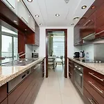 Trendy 1 Bed Getaway In The Heart Of Downtown