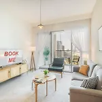 Modern 1-Bedroom Apartment Perfect For Family In Downtown With Skyline Views
