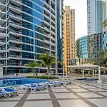 Homey 1-Bedroom Apartment With Balcony Views In Dubai Marina
