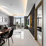 Sky-High 2Br - Infinity Pool & Burj Khalifa Views